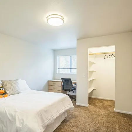 Furnished Cozy Retreat Minutes From Autzen Stadium